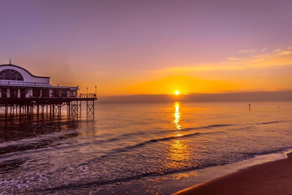 Beautiful Seafront Studio Apartment Cleethorpes Exterior photo